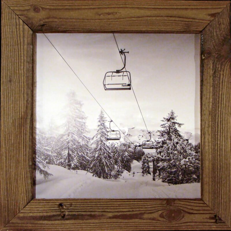 Tableau en Vieux Bois – Télésiège – Noir & Blanc 50 x 50 cm Tableaux vieux bois meublespin.fr - mobilier et de décoration de style montagne ou chalet- meubles en pin, mobilier en bois massif de qualité, canapés convertibles - https://meublespin.fr