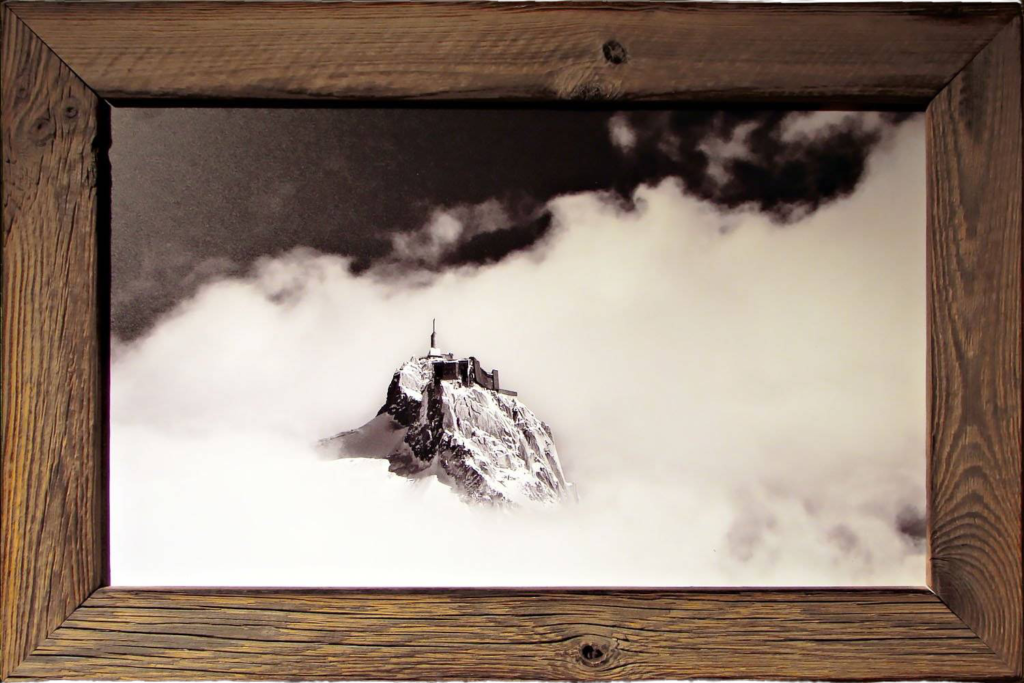 Tableau en Vieux Bois – Pic Du Midi – Noir & Blanc 75 x 50 cm Tableaux vieux bois meublespin.fr - vente de mobilier et de décoration de style montagne ou chalet- vente de meubles en pin et canapés convertibles - https://meublespin.fr