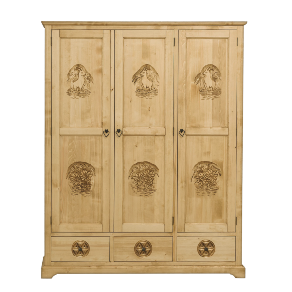 Armoire Sculptée 3 Portes et 3 Tiroirs en Pin Massif Armoires en bois massif meublespin.fr - vente de mobilier et de décoration de style montagne ou chalet- vente de meubles en pin et canapés convertibles - https://meublespin.fr