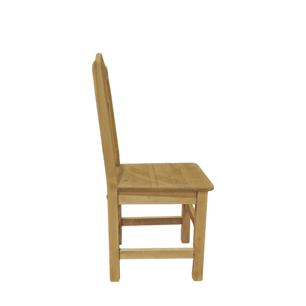 Chaise en bois massif avec coeur Chamonix meublespin.fr - vente de mobilier et de décoration de style montagne ou chalet- vente de meubles en pin et canapés convertibles - https://meublespin.fr