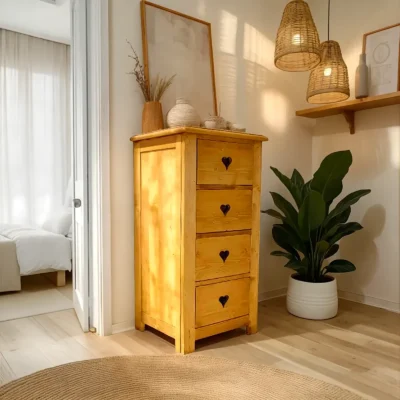 Chiffonnier 4 Tiroirs Chamonix en Pin Massif « Exclusivité WEB » Chamonix meublespin.fr - mobilier et de décoration de style montagne ou chalet- meubles en pin, mobilier en bois massif de qualité, canapés convertibles - https://meublespin.fr