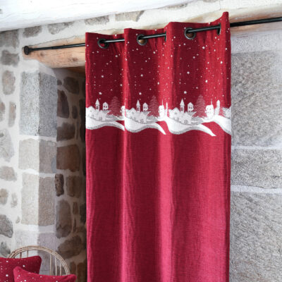 Rideau à œillets Savoyard rouge Les Rideaux meublespin.fr - mobilier et de décoration de style montagne ou chalet- meubles en pin, mobilier en bois massif de qualité, canapés convertibles - https://meublespin.fr