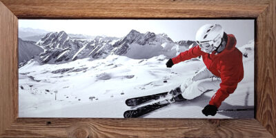 Tableau en Vieux Bois – Skieur Rouge N°2 – 100 x 50 cm Tableaux vieux bois meublespin.fr - mobilier et de décoration de style montagne ou chalet- meubles en pin, mobilier en bois massif de qualité, canapés convertibles - https://meublespin.fr