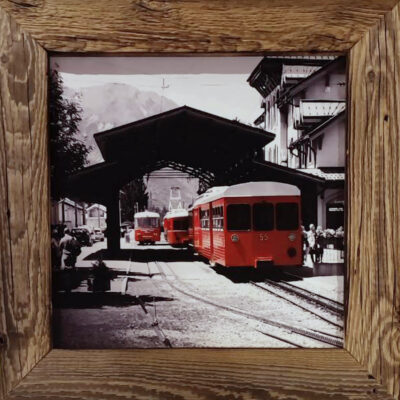 Tableau en Vieux Bois – Tramway 3 – 50 x 50 cm Tableaux vieux bois meublespin.fr - mobilier et de décoration de style montagne ou chalet- meubles en pin, mobilier en bois massif de qualité, canapés convertibles - https://meublespin.fr