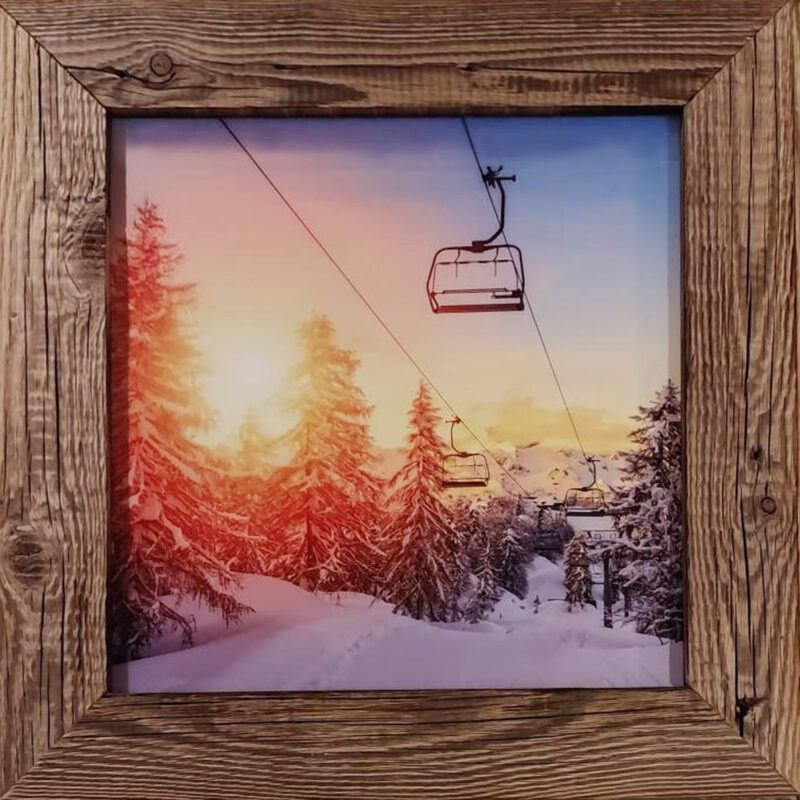 Tableau en Vieux Bois – Télésiège Soleil 50 x 50 cm Tableaux vieux bois meublespin.fr - mobilier et de décoration de style montagne ou chalet- meubles en pin, mobilier en bois massif de qualité, canapés convertibles - https://meublespin.fr