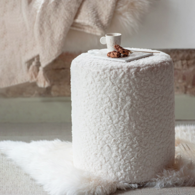 Pouf rond en fourrure blanc Bancs & Tabourets meublespin.fr - mobilier et de décoration de style montagne ou chalet- meubles en pin, mobilier en bois massif de qualité, canapés convertibles - https://meublespin.fr