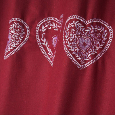 Rideau à oeillets Chevenoz Rouge Les Rideaux meublespin.fr - mobilier et de décoration de style montagne ou chalet- meubles en pin, mobilier en bois massif de qualité, canapés convertibles - https://meublespin.fr