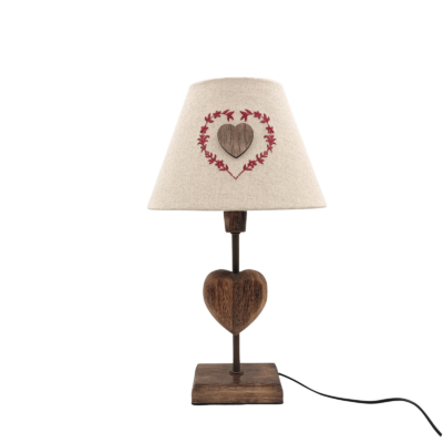 Lampe sculptée cœur en bois ciré. Motif brodé rouge – h40 – Ø 22.5 cm Lampes à poser meublespin.fr - mobilier et de décoration de style montagne ou chalet- meubles en pin, mobilier en bois massif de qualité, canapés convertibles - https://meublespin.fr