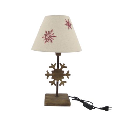 Lampe sculptée en bois ciré. Motif Flocon brodé – h40 – Ø 22.5 cm Lampes à poser meublespin.fr - mobilier et de décoration de style montagne ou chalet- meubles en pin, mobilier en bois massif de qualité, canapés convertibles - https://meublespin.fr