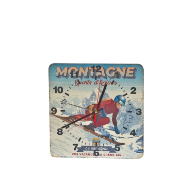 HORLOGE – Montagne – Sports d&rsquo;Hiver -Grand Air – 29 x 29 cm Horloges meublespin.fr - mobilier et de décoration de style montagne ou chalet- meubles en pin, mobilier en bois massif de qualité, canapés convertibles - https://meublespin.fr