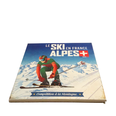 Dessous de plat – Le Ski en France – Compétition à la montagne – 20 x 20 cm Objets à poser meublespin.fr - mobilier et de décoration de style montagne ou chalet- meubles en pin, mobilier en bois massif de qualité, canapés convertibles - https://meublespin.fr