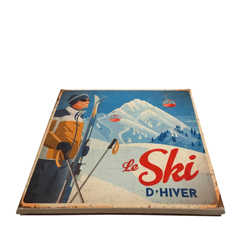 Dessous de plat – Le Ski d’hiver – 20 x 20 cm Objets à poser meublespin.fr - mobilier et de décoration de style montagne ou chalet- meubles en pin, mobilier en bois massif de qualité, canapés convertibles - https://meublespin.fr