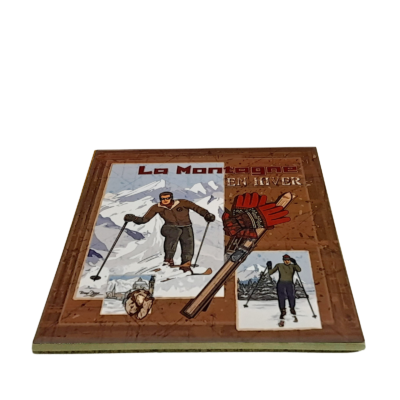 Dessous de plat – La montagne en hiver – 20 x 20 cm Objets à poser meublespin.fr - mobilier et de décoration de style montagne ou chalet- meubles en pin, mobilier en bois massif de qualité, canapés convertibles - https://meublespin.fr