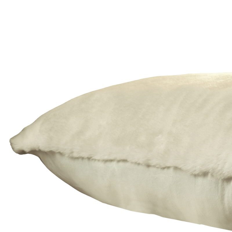 Coussin Bostan écru 80 x 50 cm en fourrure synthétique Plaids et coussins meublespin.fr - mobilier et de décoration de style montagne ou chalet- meubles en pin, mobilier en bois massif de qualité, canapés convertibles - https://meublespin.fr