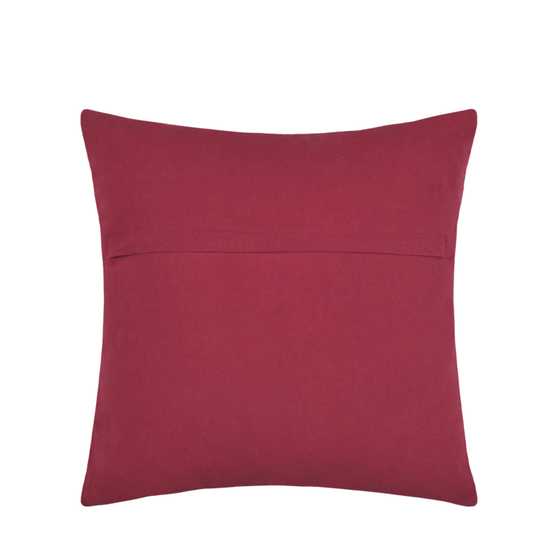 Coussin 45 x 45 – Finna – motif cerf Plaids et coussins meublespin.fr - mobilier et de décoration de style montagne ou chalet- meubles en pin, mobilier en bois massif de qualité, canapés convertibles - https://meublespin.fr