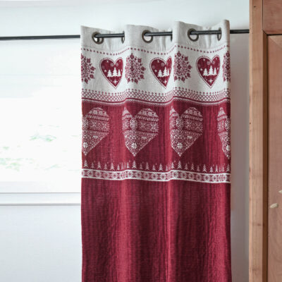 Rideau à œillets Thénésol rouge Les Rideaux meublespin.fr - mobilier et de décoration de style montagne ou chalet- meubles en pin, mobilier en bois massif de qualité, canapés convertibles - https://meublespin.fr