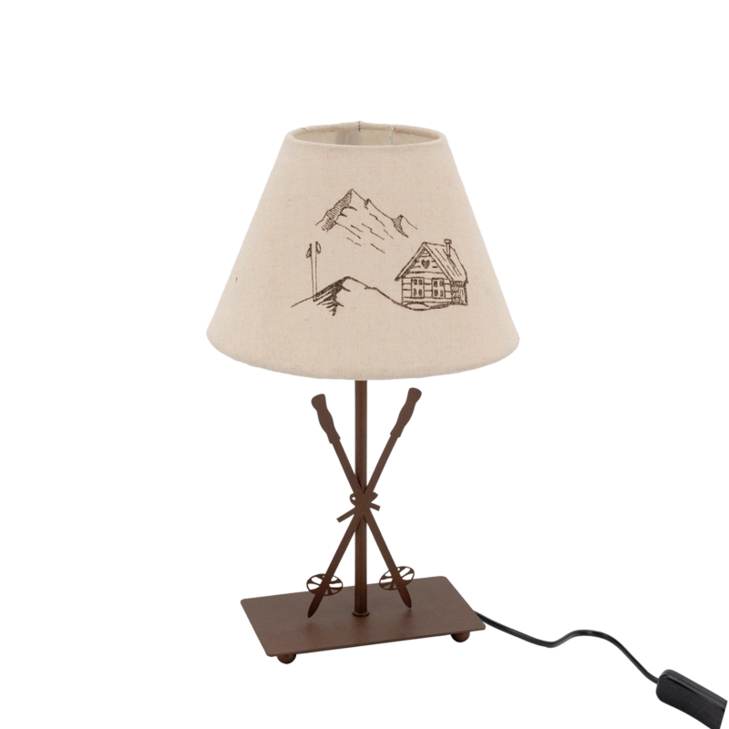 Lampe Batons de Skis en métal. Motif Chalet – h39 – Ø 22 cm Lampes à poser meublespin.fr - mobilier et de décoration de style montagne ou chalet- meubles en pin, mobilier en bois massif de qualité, canapés convertibles - https://meublespin.fr