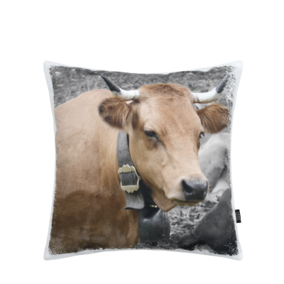 Coussin 50×50 – Tarine – motif vache Plaids et coussins meublespin.fr - mobilier et de décoration de style montagne ou chalet- meubles en pin, mobilier en bois massif de qualité, canapés convertibles - https://meublespin.fr