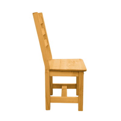 Chaise dossier haut incurvé avec cœur en pin massif Chamonix meublespin.fr - mobilier et de décoration de style montagne ou chalet- meubles en pin, mobilier en bois massif de qualité, canapés convertibles - https://meublespin.fr