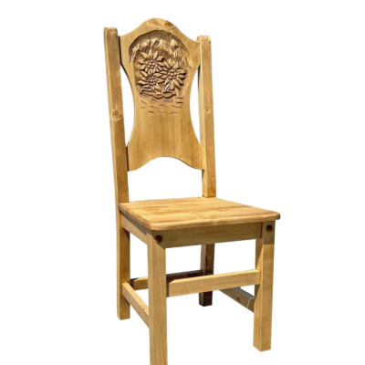Chaise Chalet en Pin Massif Sculptée Bouquet d&rsquo;Edelweiss Chalet meublespin.fr - mobilier et de décoration de style montagne ou chalet- meubles en pin, mobilier en bois massif de qualité, canapés convertibles - https://meublespin.fr