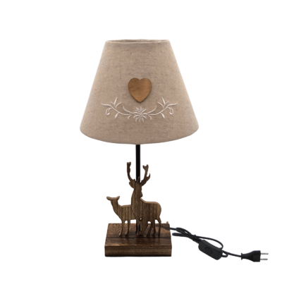 Lampe sculptée cerf couleur en bois coré. Edelweiss brodé et cœur en bois – h40 – Ø 22.5 cm Lampes à poser meublespin.fr - mobilier et de décoration de style montagne ou chalet- meubles en pin, mobilier en bois massif de qualité, canapés convertibles - https://meublespin.fr