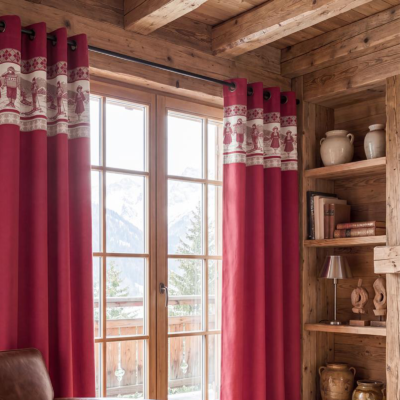 Rideau à œillets Montagnard rouge - meublespin.fr - Les Rideaux Rideau à œillets Montagnard rouge Les Rideaux meublespin.fr - mobilier et de décoration de style montagne ou chalet- meubles en pin, mobilier en bois massif de qualité, canapés convertibles - https://meublespin.fr