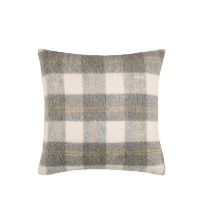 Coussin 45×45 cm – motif à carreaux – Gresy gris Plaids et coussins meublespin.fr - mobilier et de décoration de style montagne ou chalet- meubles en pin, mobilier en bois massif de qualité, canapés convertibles - https://meublespin.fr