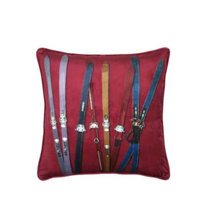 Coussin 45×45 cm – motif ski – Montalbert rouge Plaids et coussins meublespin.fr - mobilier et de décoration de style montagne ou chalet- meubles en pin, mobilier en bois massif de qualité, canapés convertibles - https://meublespin.fr