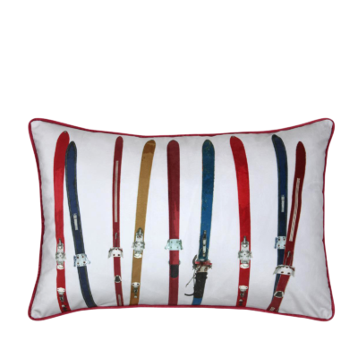 Coussin 60×40 cm – motif skis – Montalbert multicolore Plaids et coussins meublespin.fr - mobilier et de décoration de style montagne ou chalet- meubles en pin, mobilier en bois massif de qualité, canapés convertibles - https://meublespin.fr