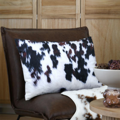 Coussin 60×40 cm – Pelage brun Plaids et coussins meublespin.fr - mobilier et de décoration de style montagne ou chalet- meubles en pin, mobilier en bois massif de qualité, canapés convertibles - https://meublespin.fr