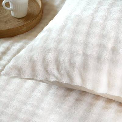 Housse de Couette et 2 Taies Fourrure 100% Polyester – Warmy écru Les Housses de Couettes meublespin.fr - mobilier et de décoration de style montagne ou chalet- meubles en pin, mobilier en bois massif de qualité, canapés convertibles - https://meublespin.fr